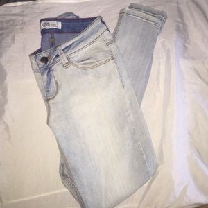Light wash skinny jeans