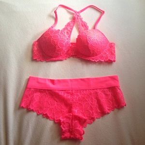 NWOT PINK Victoria's Secret Bra and Panties Set