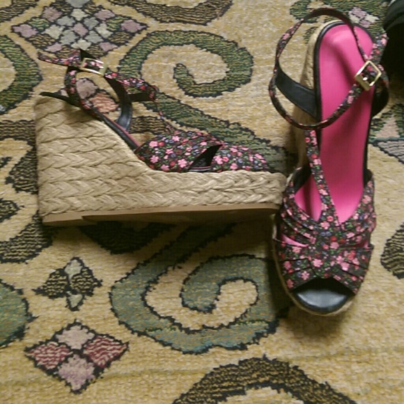 Floral print wedges - Picture 1 of 1