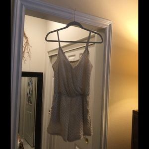 White/cream sleeveless romper. S