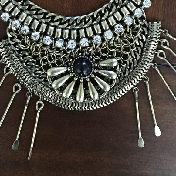 ⛔️SOLD⛔️stone and spoon charm statement necklace - Picture 3 of 3