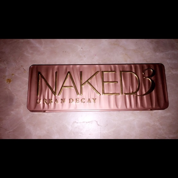 Naked 3 eyeshadow palette