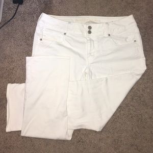 American Eagle White Artist Crop Denim