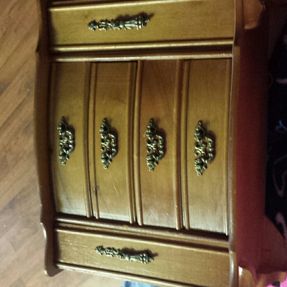 Jewelry box