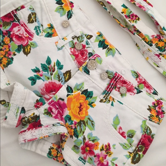 🎉HP🎉 Nordstrom Floral Shorts w/ Suspenders