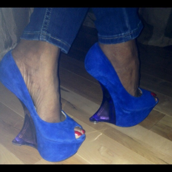 Trade/bundle for ashoegoddess (purse not included)