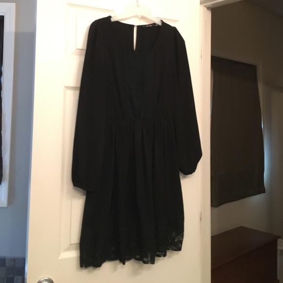 Doe and Rae L black boho dress - Picture 1 of 3