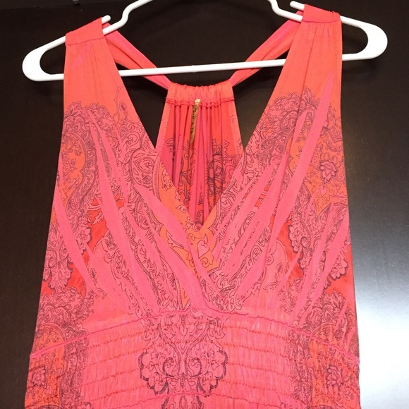 Long flowing v neck dress - Picture 3 of 4