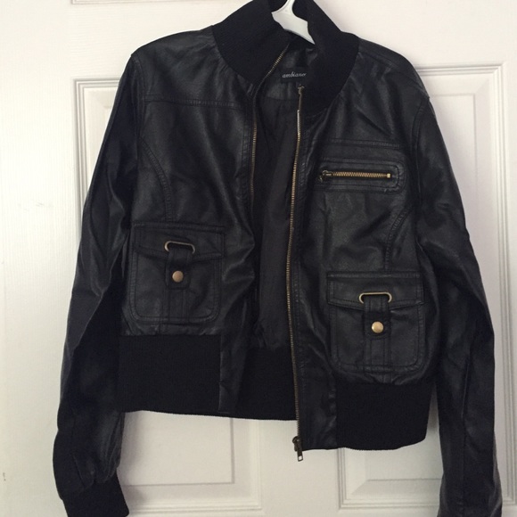 NEW 🌟🌟🌟🌟🌟BLACK BOMBER LEATER JACKET