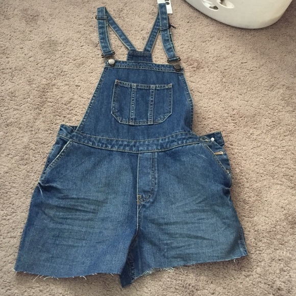 Short overalls