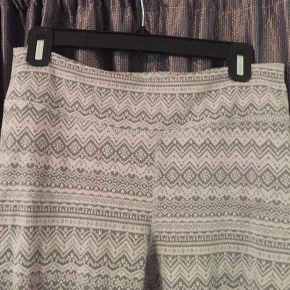 Eddie Bauer Patterned Winter Leggings - Picture 2 of 2