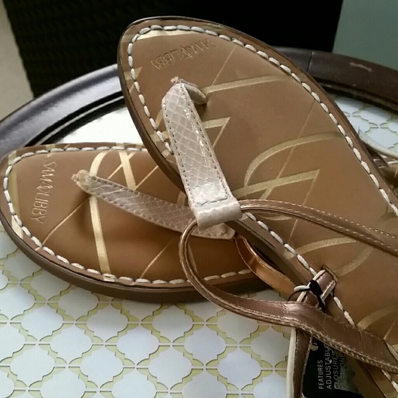 Thong sandals