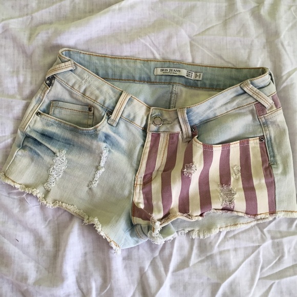 Slightly high wasted shorts with American flag