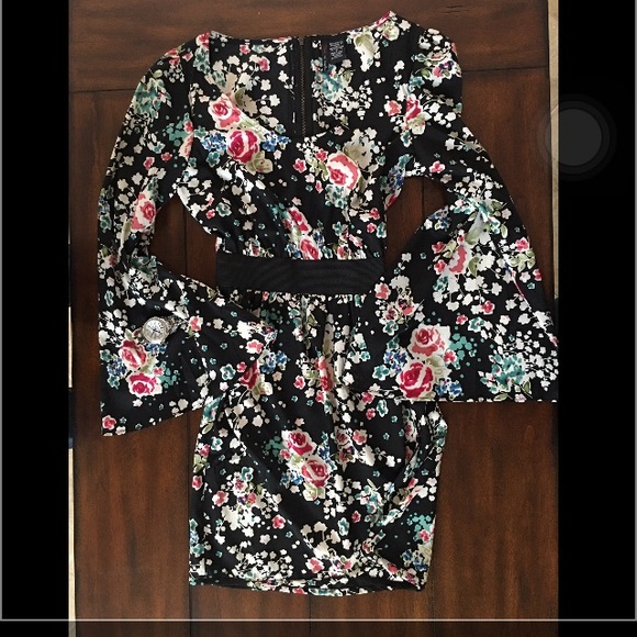🚨🚨SOLD🚨🚨Floral Print Dress - Picture 3 of 3