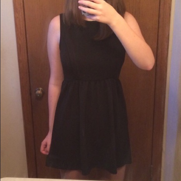 finn&clover casual open-back black dress