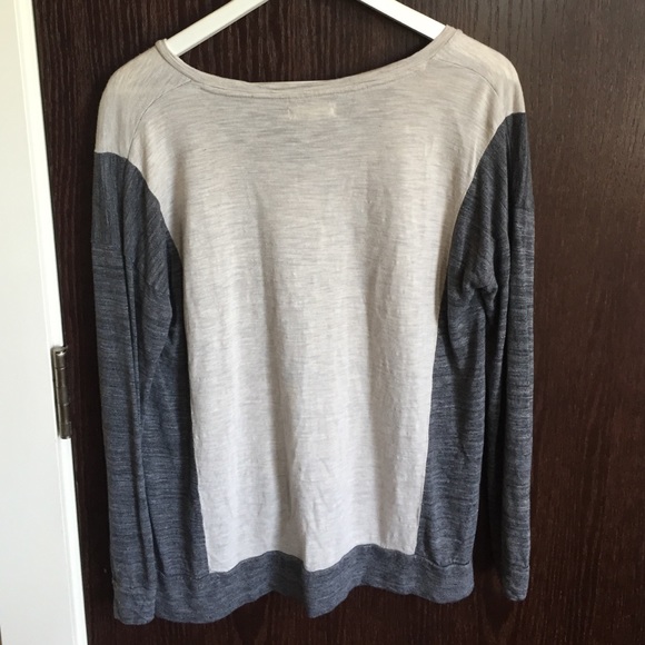 Madewell Long Sleeve V-Neck Top - Picture 2 of 4
