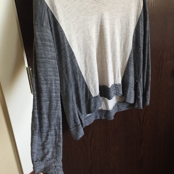 Madewell Long Sleeve V-Neck Top - Picture 4 of 4