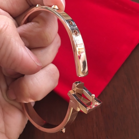 ❌SOLD❌🎉SALE🎉💕Rose Gold Buckle Bangle💕 - Picture 3 of 4
