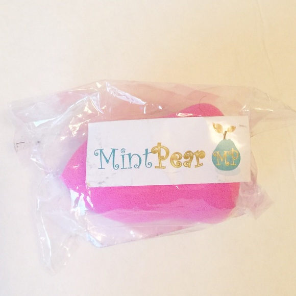 Mint Pear Beauty Blending Sponge - Picture 2 of 4