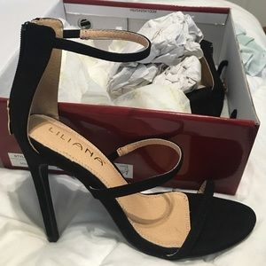 Liliana black heels never worn