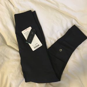 Black Lululemon Zone In Crop -size 4