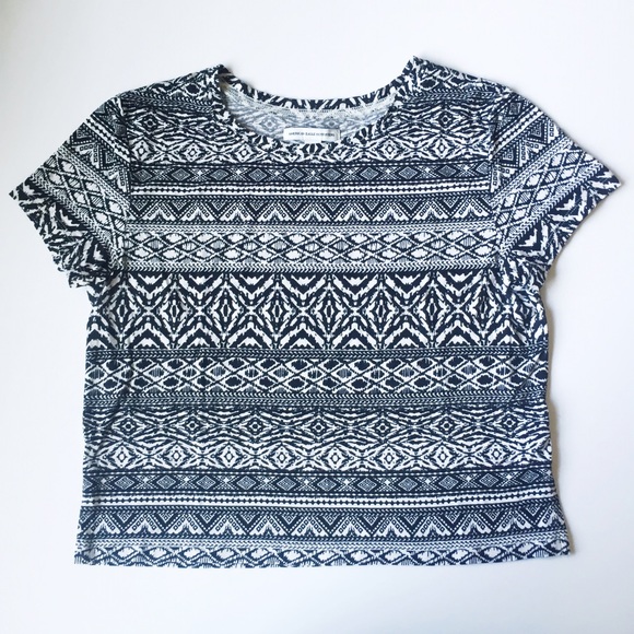 👑5/$25✨ Geometric Patterned Soft Tee - Picture 2 of 2