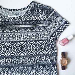 👑5/$25✨ Geometric Patterned Soft Tee