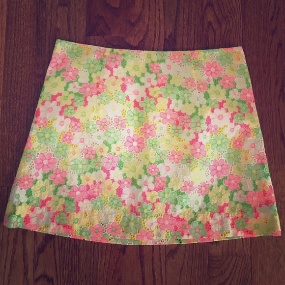 Lilly Pulitzer skirt size 4! Great condition!