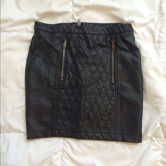Quilted faux leather mini skirt zipper detail