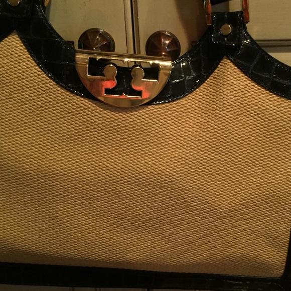 Tory Burch straw handbag 17h,15w,1d authentic