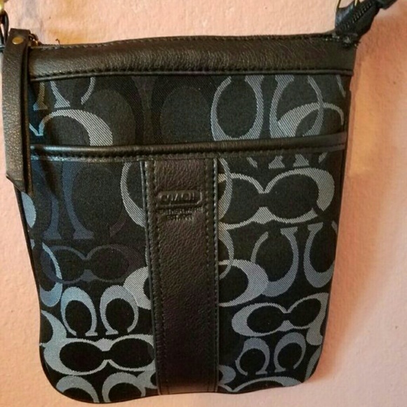 MAKE ME AN OFFER!!! Coach CROSSBODY purse