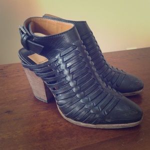 Dolce Vita black leather bootie size 7