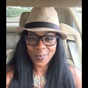 Meet your Posher, Angelia