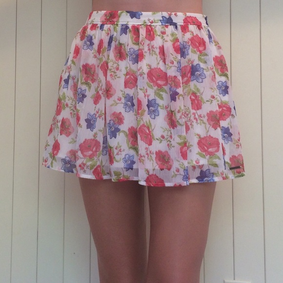 cute floral skirt - Picture 2 of 3