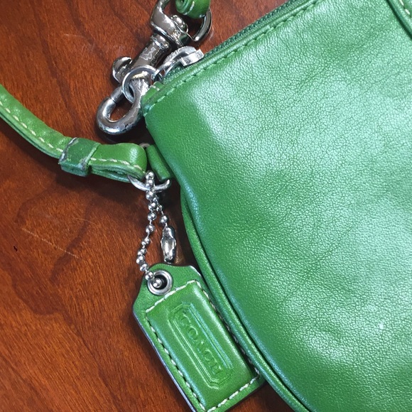 Green leather coach wristlet - Picture 2 of 4