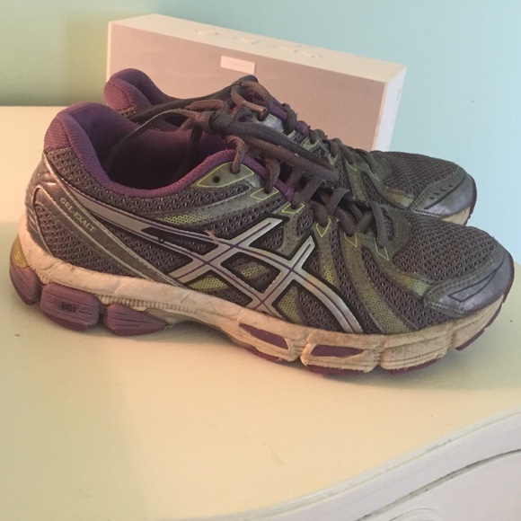 Asics 7.5 purple and grey tennis shoes