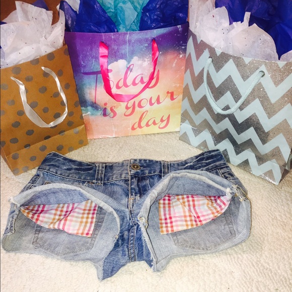 American Eagle Denim Shorts with Plaid Pockets - Picture 2 of 3