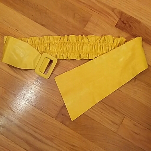 ☆☆SOLD☆☆Yellow Adjustable Stretch Belt - Picture 2 of 2