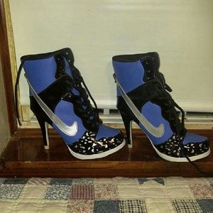 NIKE HEELS