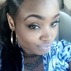 Meet your Posher, Latieka