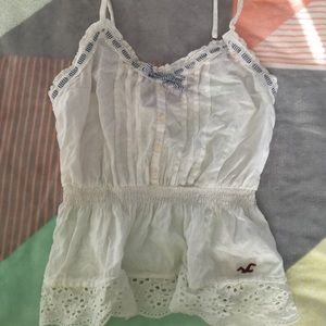 Cute Riffle Hollister Top