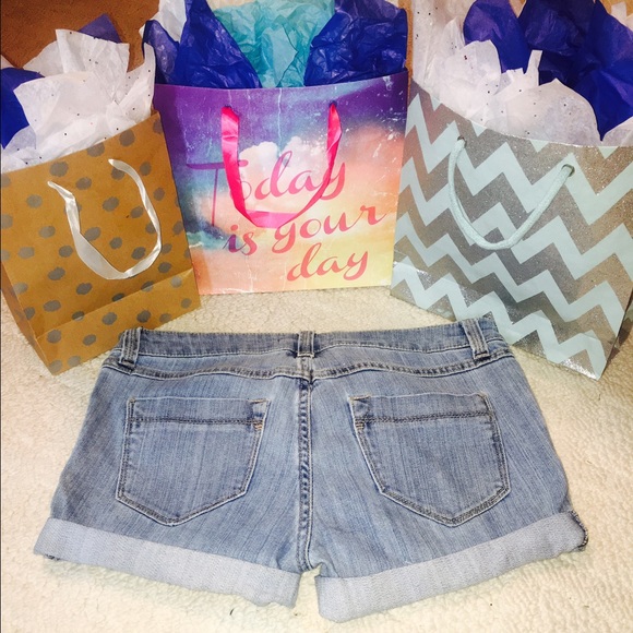 Forever 21 "Rolled-Up" Denim Shorts - Picture 2 of 2