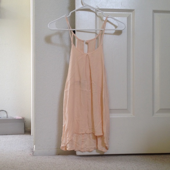 peach tank top