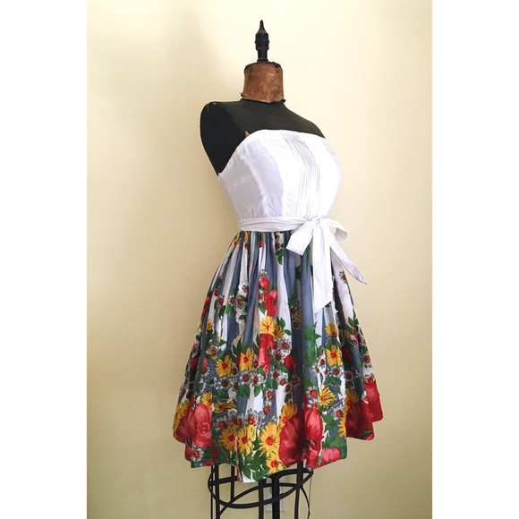 ❤️SOLD Anthropologie Flower Stand dress - Picture 2 of 4