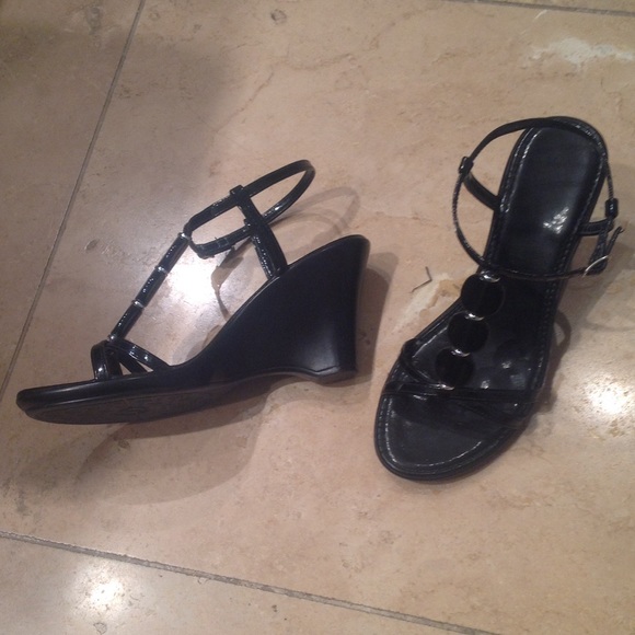 Wedges in a size 8 black - Picture 2 of 2