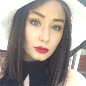 Meet your Posher, Katelyn