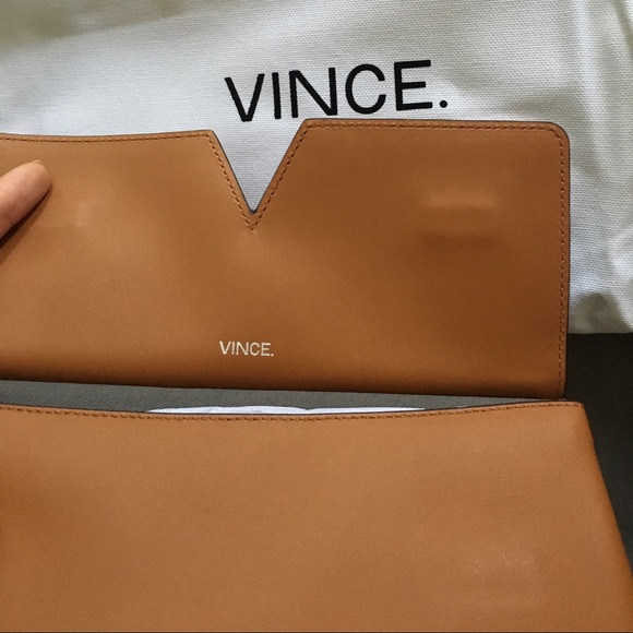 VINCE Sig V Baby Crossbody Luggage Tan Brown - Picture 3 of 3