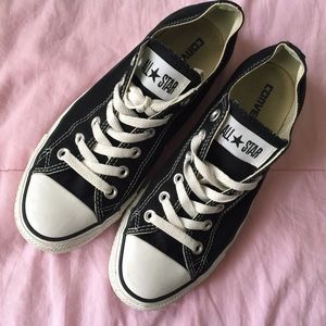 black converse 😊