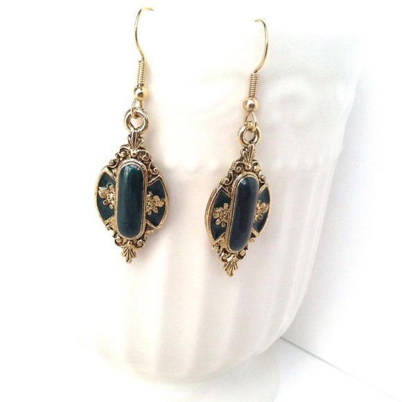 Vintage green dangle earrings