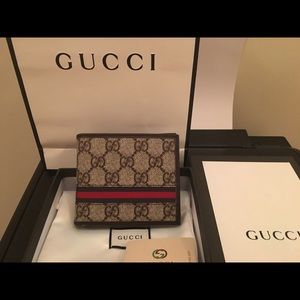 Authentic Gucci Original Bifold Wallet GG Canvas.